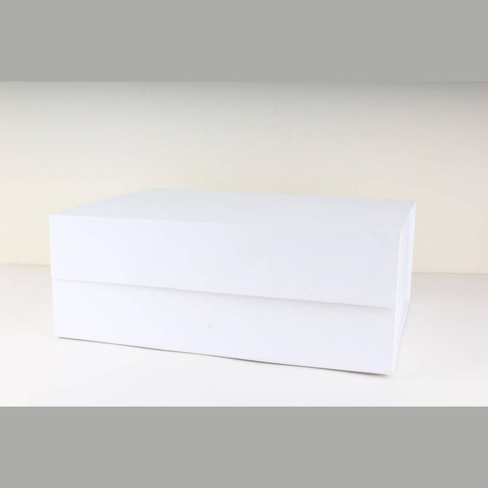 Gift Box with Magnetc Closure - 24x18x10.5cm - White